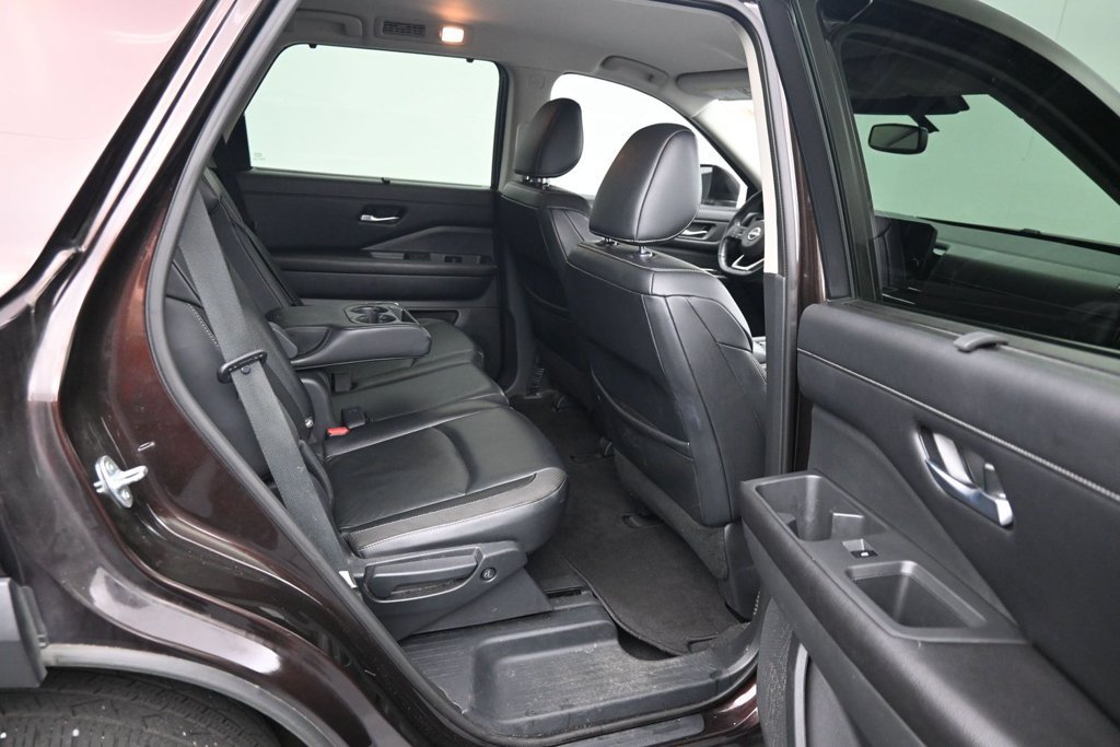Used 2022 Nissan Pathfinder SL AWD/4WD image 12