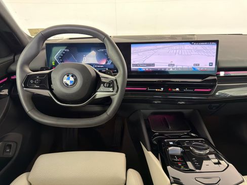 Certified 2024 BMW 530i 530i w/ Premium Package image 29