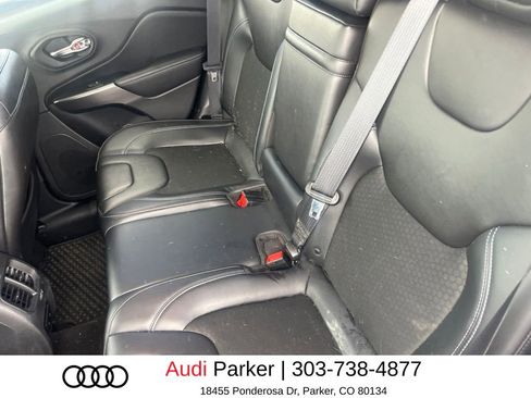 Used 2019 Jeep Cherokee Latitude Plus w/ Cold Weather Group AWD/4WD image 9