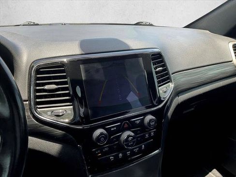 Used 2020 Jeep Grand Cherokee Laredo w/ Laredo X Package RWD image 23