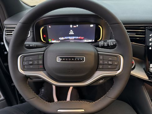 Used 2025 Jeep Wagoneer Series II image 36