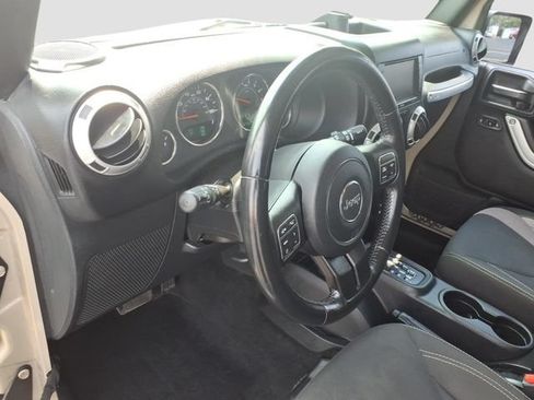 Used 2016 Jeep Wrangler Unlimited Sahara w/ Connectivity Group AWD/4WD image 5