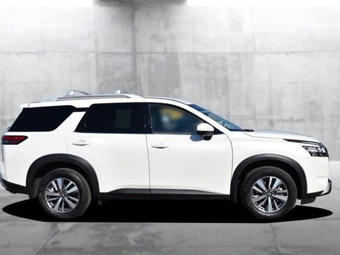 Used 2024 Nissan Pathfinder SL image 5