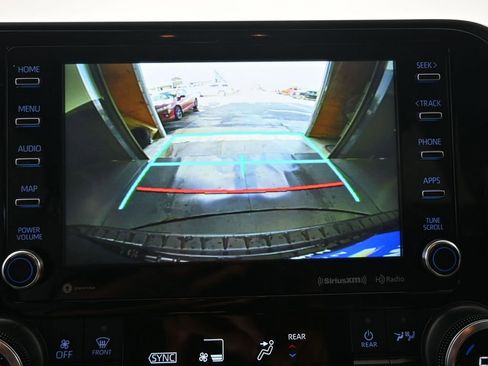 Used 2022 Toyota Highlander XLE image 32