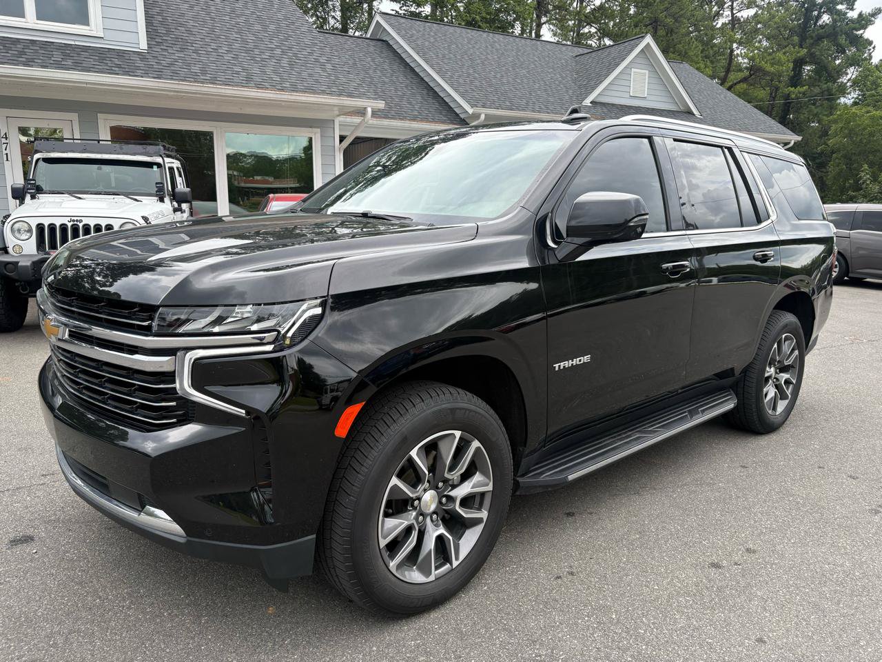 Used 2021 Chevrolet Tahoe LT w/ LT Signature Package RWD image 1
