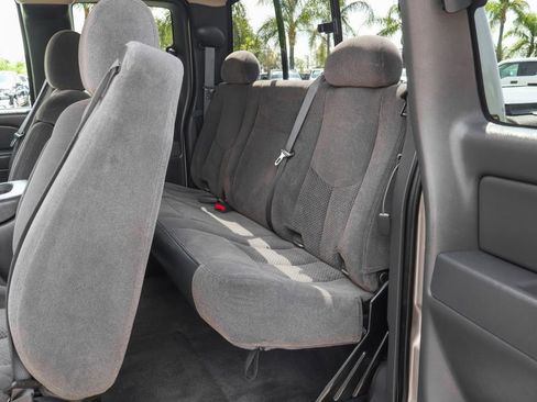 Used 2006 Chevrolet Silverado 2500 LT w/ Heavy-Duty Power Package image 24