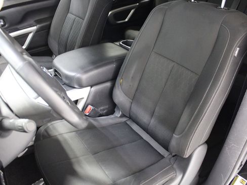 Used 2017 Nissan Titan SV AWD/4WD image 13