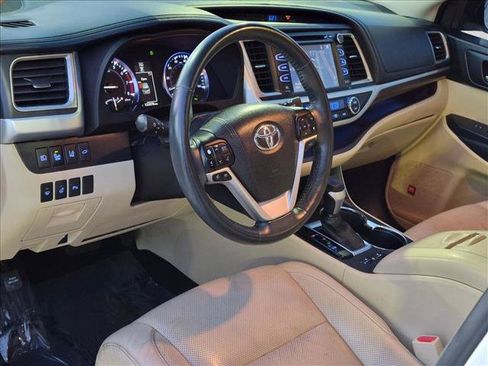 Used 2015 Toyota Highlander Limited Platinum AWD/4WD image 9