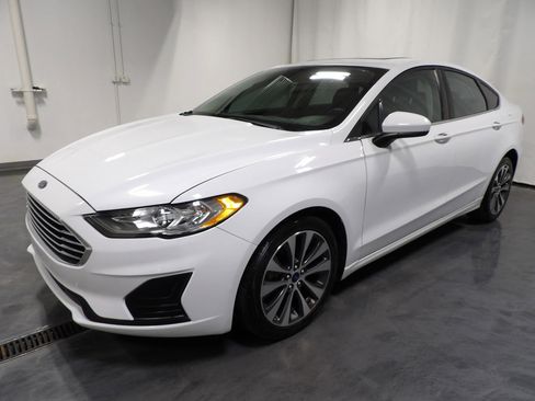 Used 2020 Ford Fusion SE image 3
