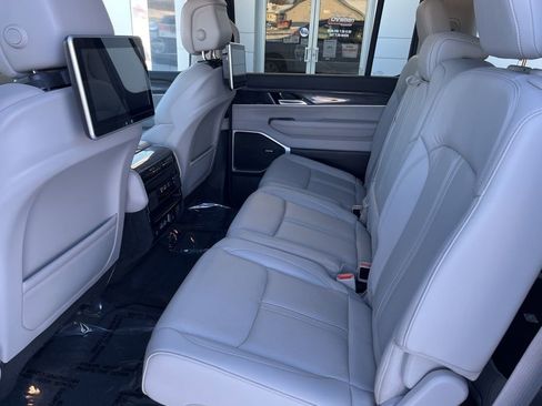 Used 2022 Jeep Wagoneer Series II image 8