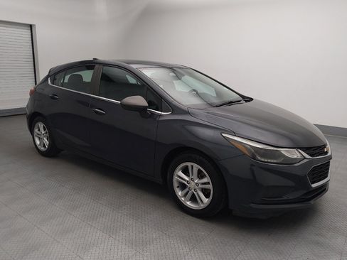 Used 2017 Chevrolet Cruze LT w/ Convenience Package FWD image 11