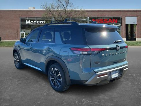 New 2026 Nissan Pathfinder Platinum image 2
