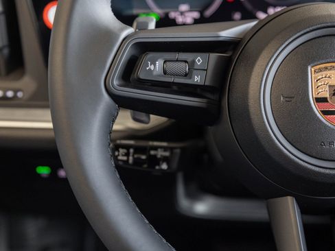 Certified 2026 Porsche Cayenne Coupe image 15