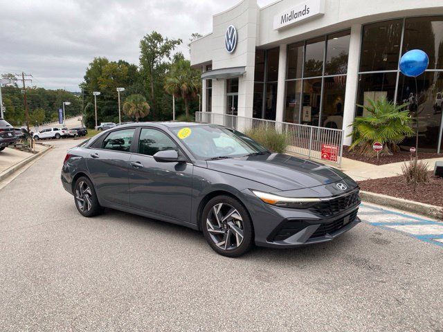 Used 2025 Hyundai Elantra SEL FWD image 1