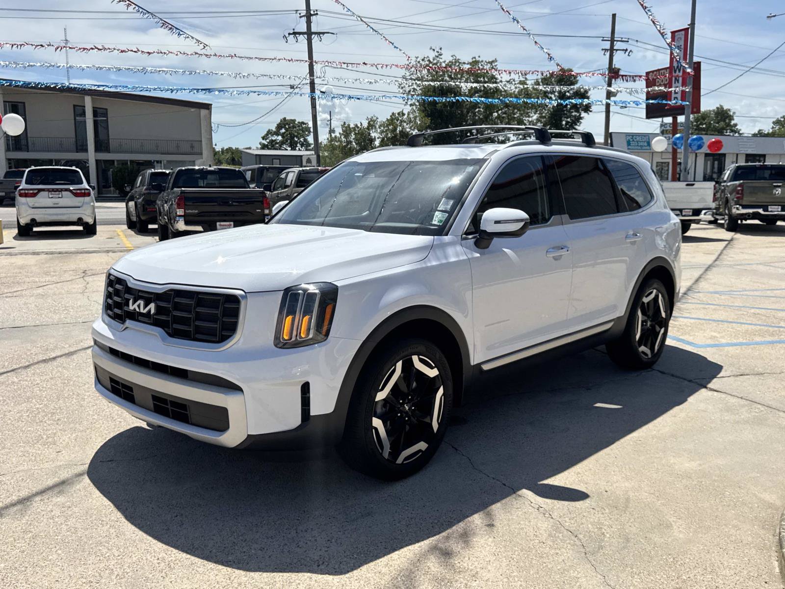 Used 2024 Kia Telluride S w/ S Sunroof Package FWD image 3