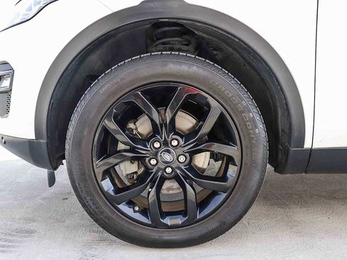 Used 2018 Land Rover Discovery Sport HSE image 11