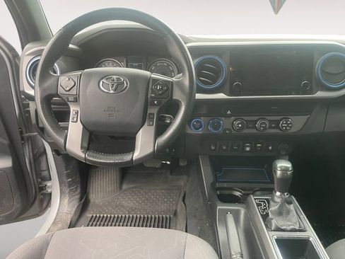 Used 2019 Toyota Tacoma TRD Off-Road w/ Technology Package image 10