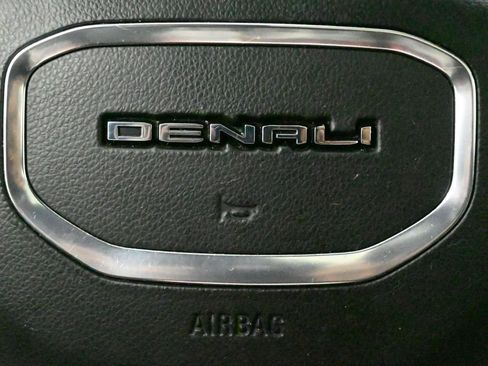 Used 2021 GMC Yukon Denali w/ Denali Premium Package image 17