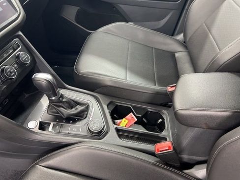 Used 2018 Volkswagen Tiguan SE w/ Front Fog Lights Package image 15