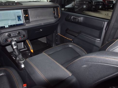 Certified 2024 Ford Bronco Badlands w/ Sasquatch Package AWD/4WD image 17