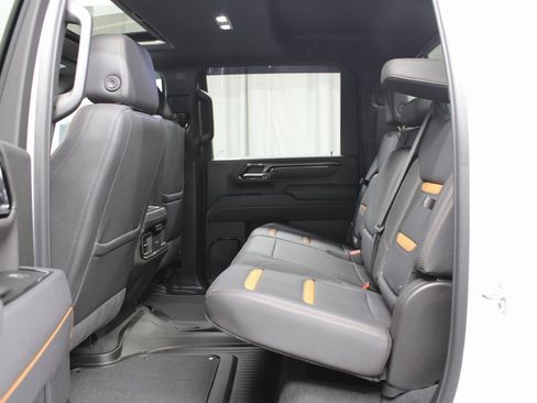 Used 2025 GMC Sierra 2500 AT4 image 10