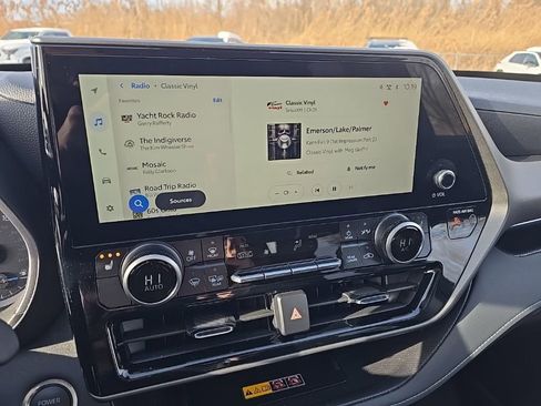 Certified 2025 Toyota Highlander XLE image 20