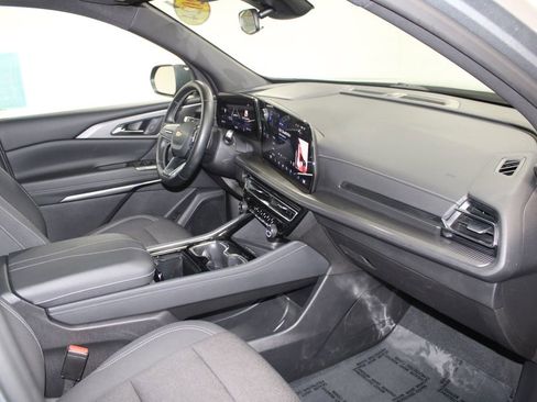 Used 2024 Chevrolet Traverse LT image 28