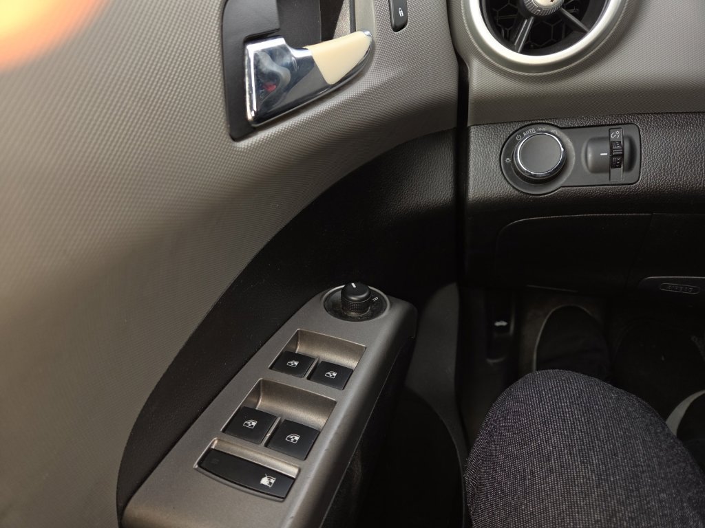 Used 2019 Chevrolet Sonic Premier FWD image 23