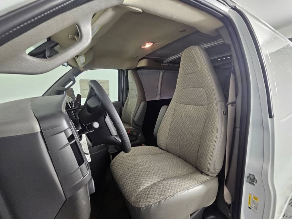 New 2025 Chevrolet Express 2500 Extended w/ Enhanced Convenience Package RWD image 18