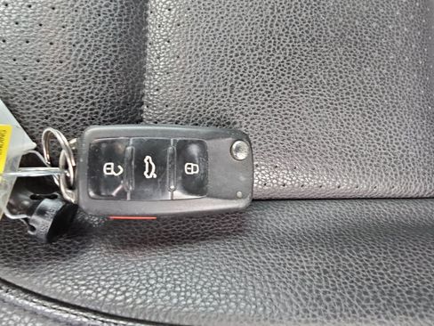 Used 2016 Volkswagen Tiguan S FWD image 34