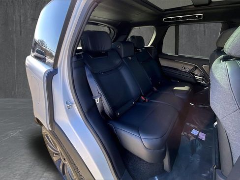 New 2026 Land Rover Range Rover SV image 10