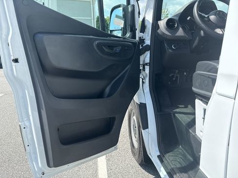 Used 2025 Mercedes-Benz Sprinter 2500 image 17