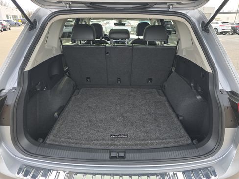 Certified 2023 Volkswagen Tiguan SE w/ Panoramic Sunroof Package image 16