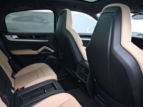 Certified 2026 Porsche Cayenne Coupe AWD/4WD image 7