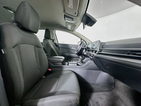 Used 2025 Kia Sportage LX FWD image 30