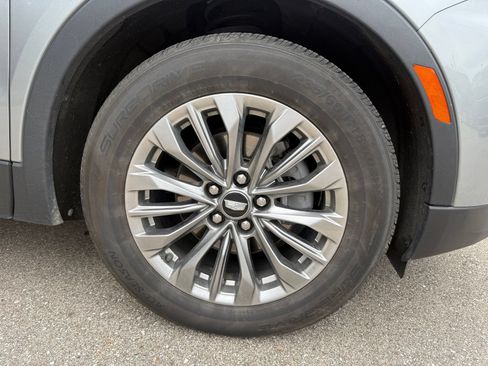 Used 2024 Cadillac XT4 Premium Luxury FWD image 9