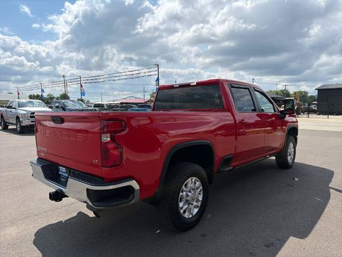 Used 2024 Chevrolet Silverado 2500 LT AWD/4WD image 4