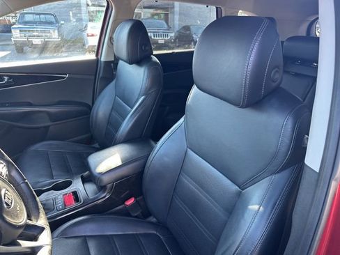 Used 2017 Kia Sorento EX image 10