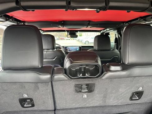 Used 2024 Jeep Wrangler Unlimited Rubicon image 12