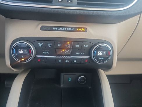 Used 2020 Ford Escape Titanium image 14