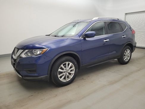 Used 2017 Nissan Rogue SV image 2