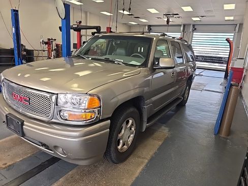 Used 2003 GMC Yukon XL Denali AWD/4WD image 2