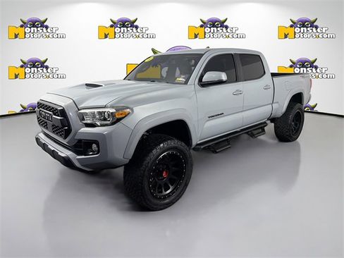 Used 2018 Toyota Tacoma TRD Sport w/ Technology Package image 1