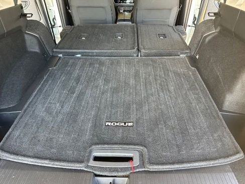 Used 2022 Nissan Rogue SV image 28