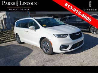 Used 2021 Chrysler Pacifica Touring-L w/ Uconnect Theater Family Group FWD video 1