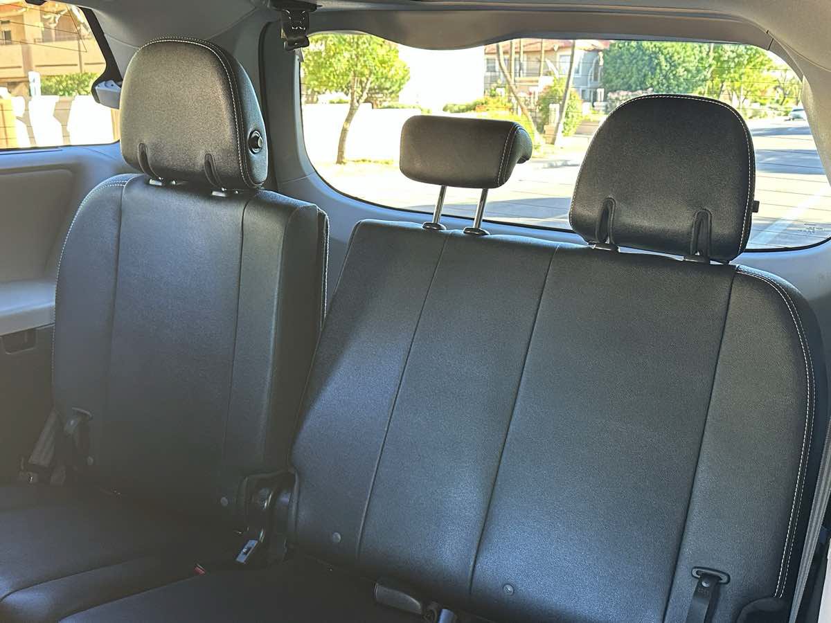 Used 2017 Toyota Sienna SE w/ SE Preferred Package FWD image 30
