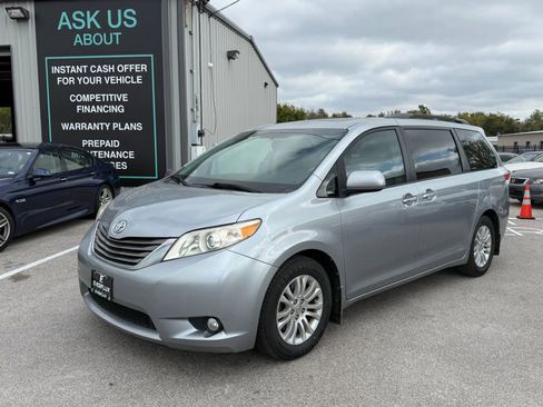 Used 2011 Toyota Sienna XLE w/ XLE Navigation Pkg image 1