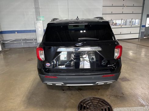 Used 2022 Ford Explorer XLT w/ Equipment Group 202A image 7