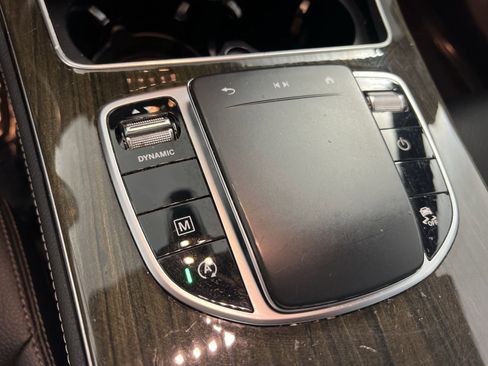 Used 2020 Mercedes-Benz GLC 300 4MATIC image 33