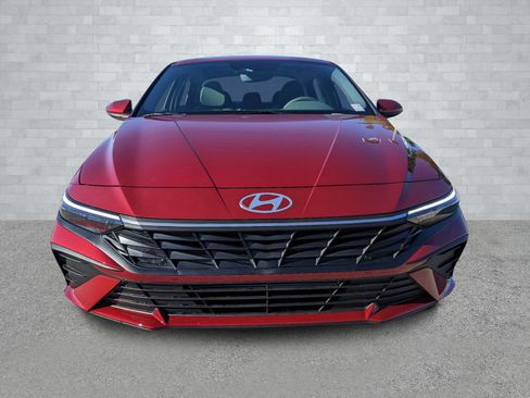 New 2025 Hyundai Elantra SE image 3
